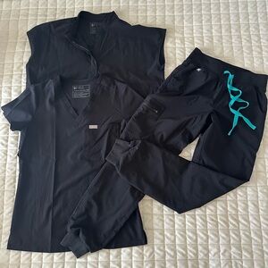 ✨SOLD✨ FIGS black scrub set